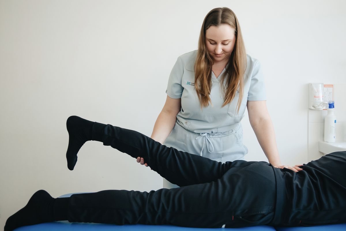 Physiotherapist treating a patient at Kinesis Physiocare